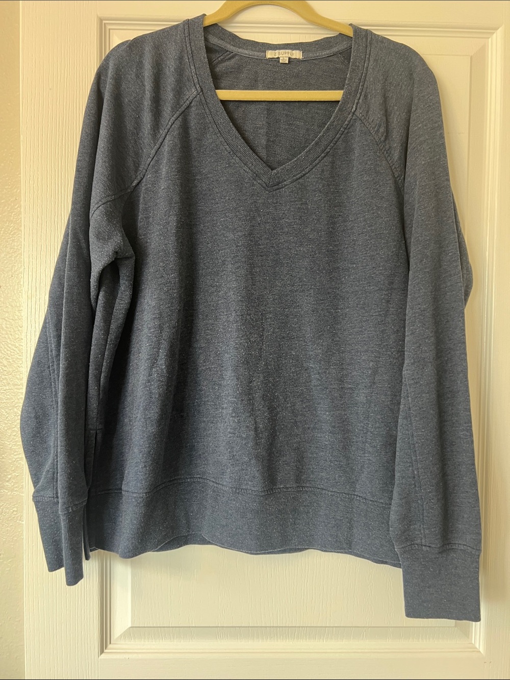 Z Supply Denim Blue V-Neck Pullover Sweatshirt size Large